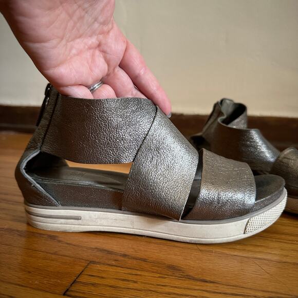 EILEEN FISHER Sport | Silver Pewter Leather Cross Strap Sandals | Size 7.5 - Picture 3 of 7